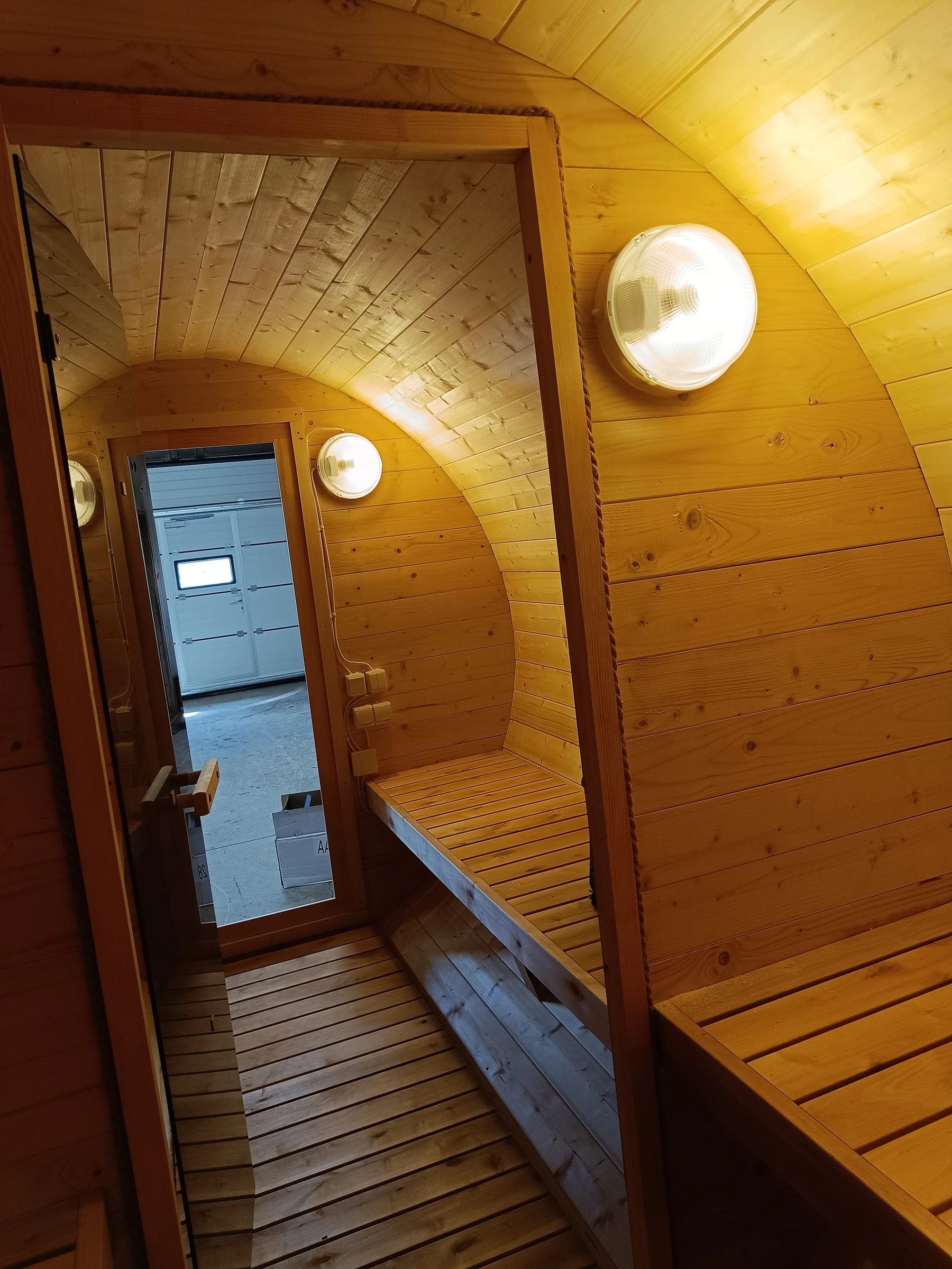 kahe ruumilise ovaalsauna sisu